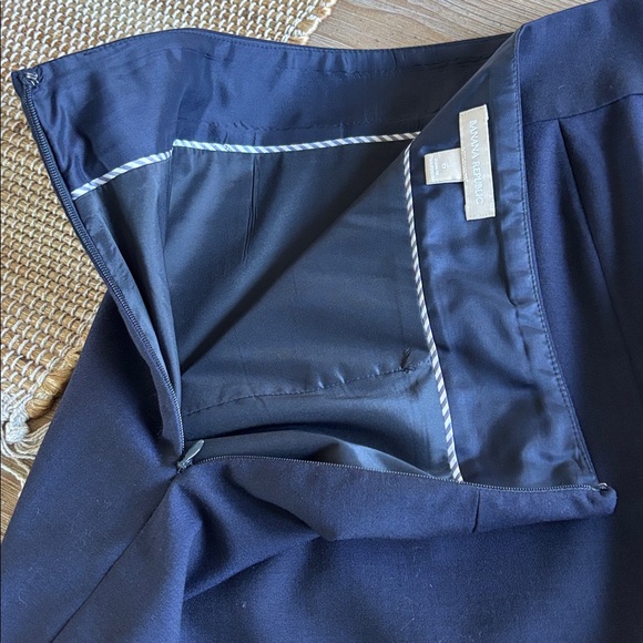 Banana Republic Classic Navy Skirt - Picture 10 of 11